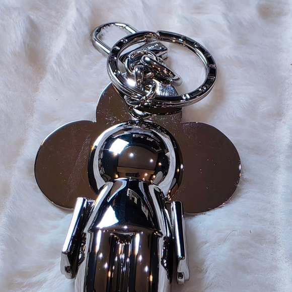 Silver Key Holder with Flower Accent